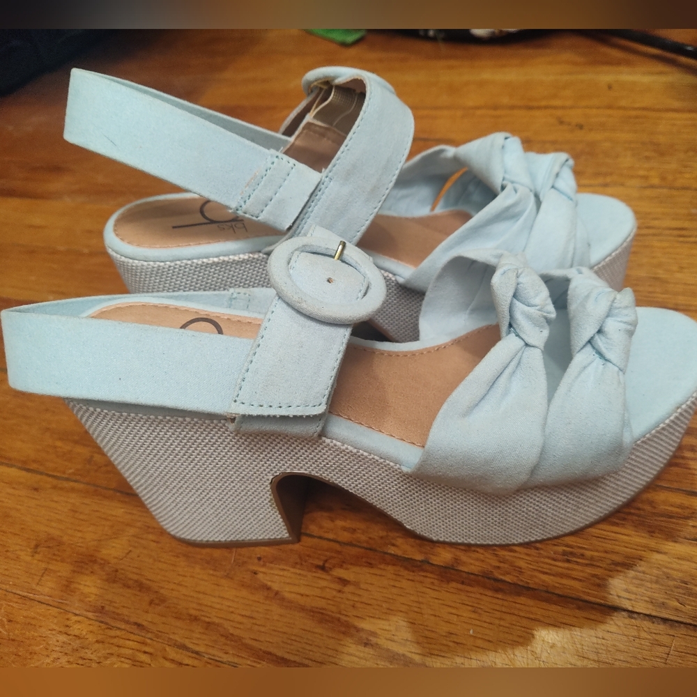 Nwot BKS platform, Boho sandals, Blue size 8